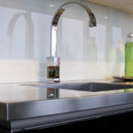 Glazen keukenwand showroom IJsselglas Kampen