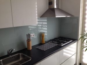 Project Glazen keukenwand