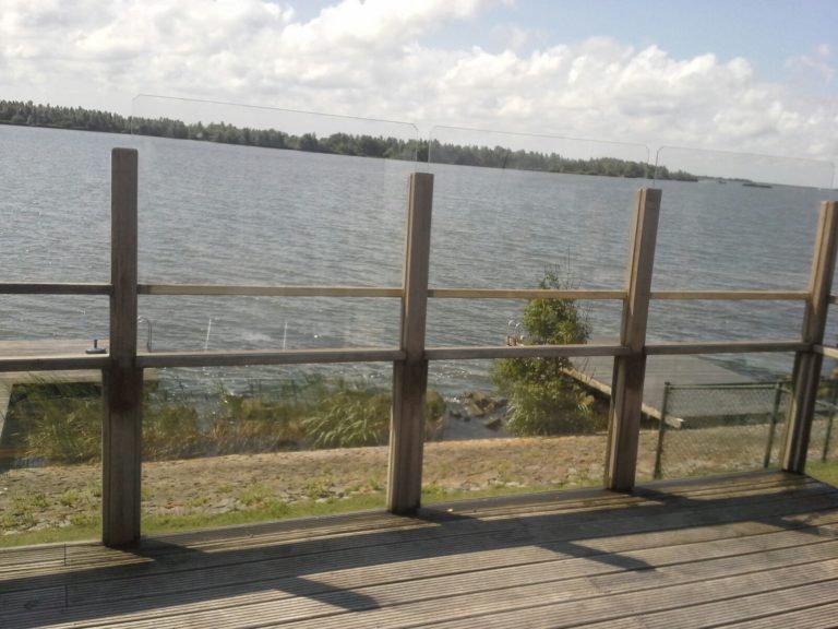 glazen balustrade buiten ketelmeer