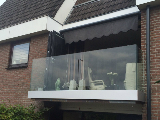 Glazen balkon