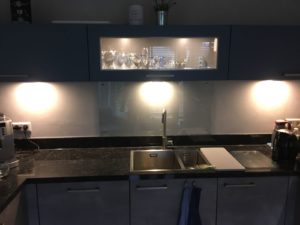 foto hardglas keuken blank