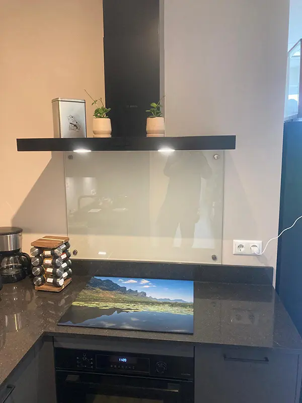 Glazen keukenwand op maat